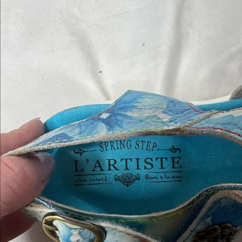 L'ATISTE Seansand Blum Blue Embossed Floral Sandals Spring Step. Size 37 ( 6.5/7